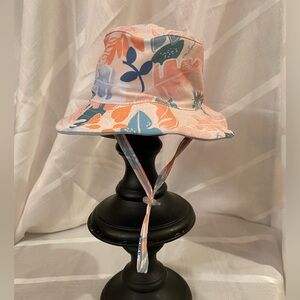 Baby girls Blush Reversible Bucket Hat. Size 0-12 months. Peachy, pink and blue
